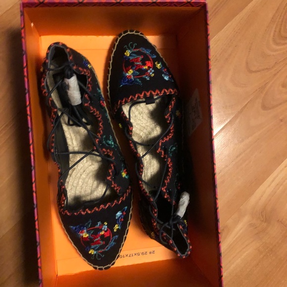 Tory Burch Sonoma Embroidered Flat - Picture 2 of 7